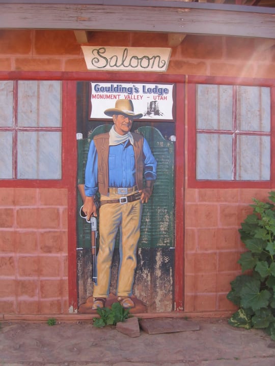 Platz vor dem Museum Goulding's Lodge