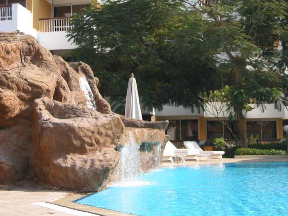 Pool mit Wasserfall Pyramisa Hotel Luxor