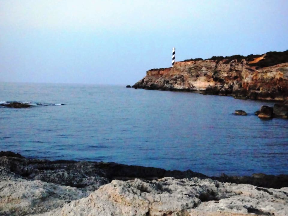 Blick auf den Leuchtturm Barceló Portinatx - Adults only