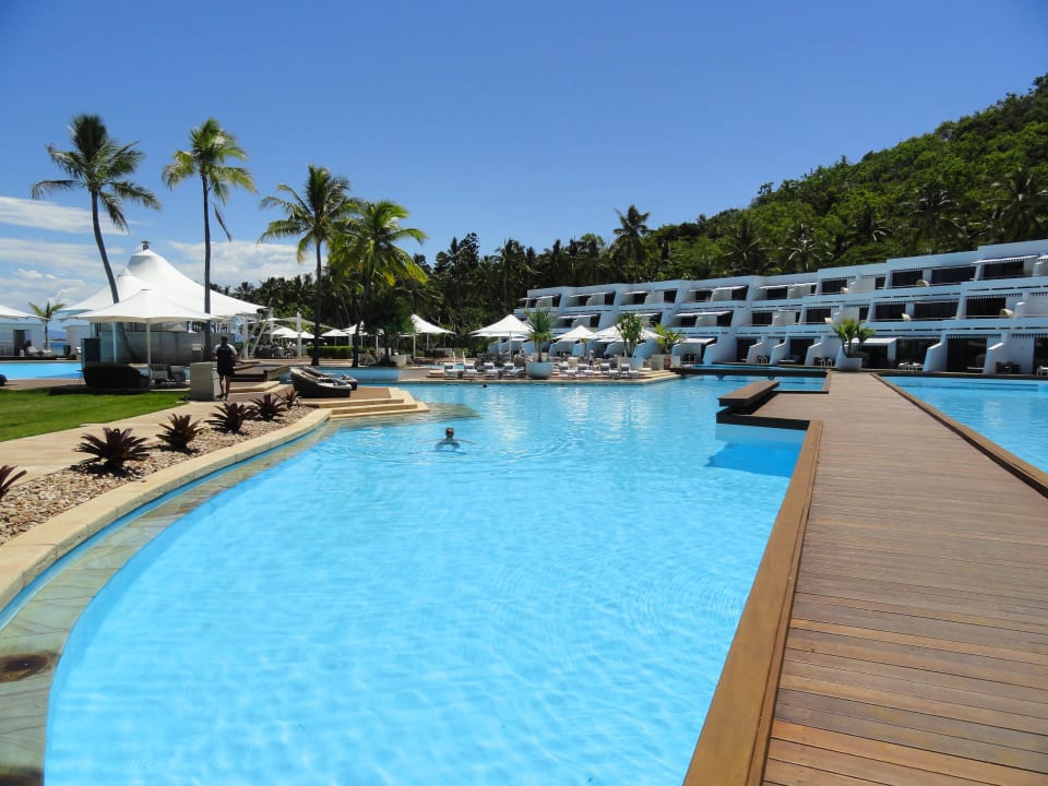 Бассейн и бар InterContinental Hayman Island Resort