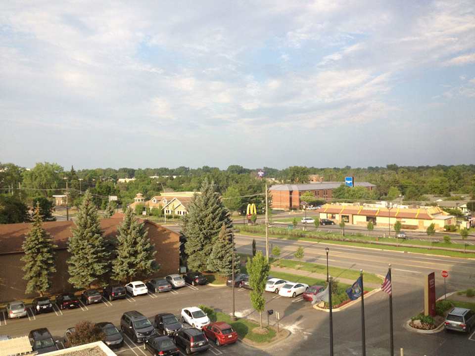 Parkplatz und Umgebung Crowne Plaza Auburn Hills