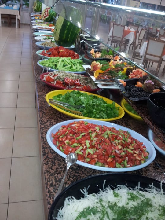Salatbuffet - täglich frisch!  Lonicera Resort & Spa Hotel