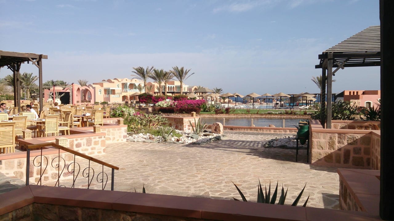 Ausblick von der Restaurant-Terrasse über Lagune Radisson Blu Resort, El Quseir