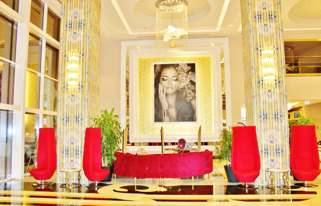 Lobby Azura Deluxe Resort & Spa Hotel