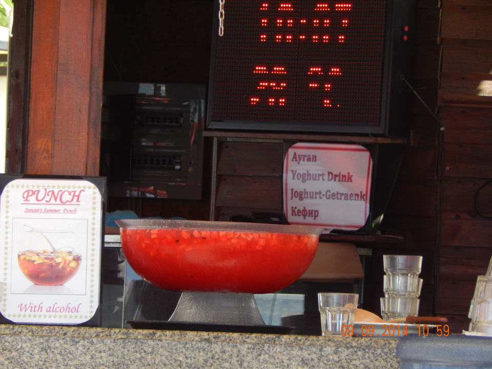 Пунш на пляже Diamond Hill Resort Hotel