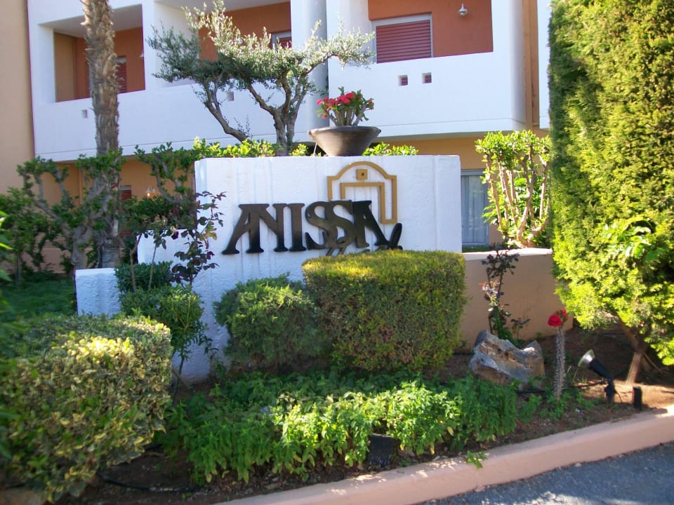 Eingang Anissa Beach & Village
