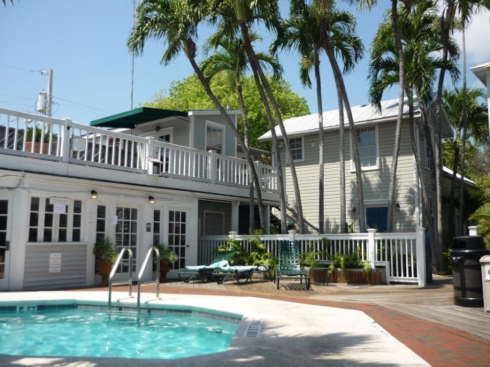 Blick zur Poolbar Lighthouse Court Key West