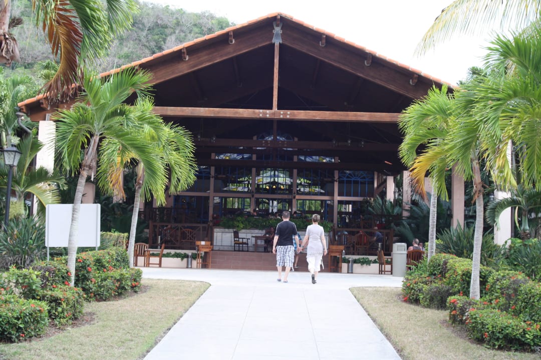 Blick zum Haupthaus vom Strand kommend Memories Jibacoa