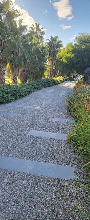 Strand Club Grand Side