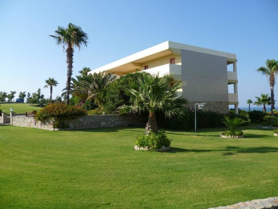 Eines von vielen Zimmerblöcken Hotel Kalithea Horizon Royal