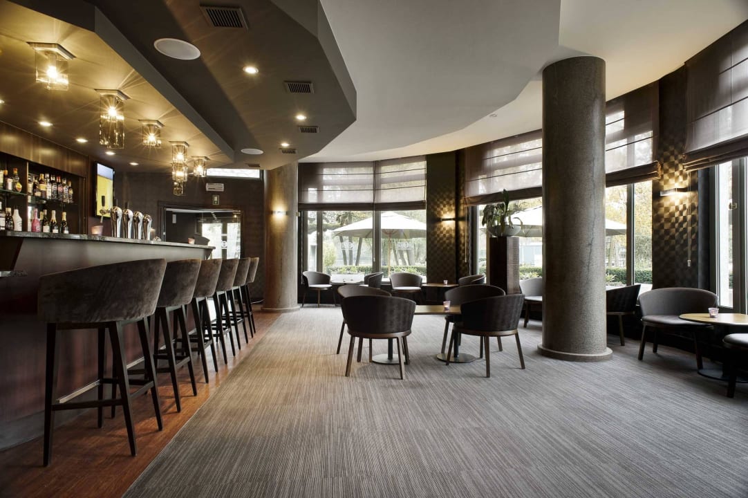 Bar M Hotel