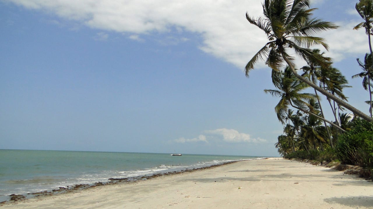 Einsamer Strand Komba Eco Camp
