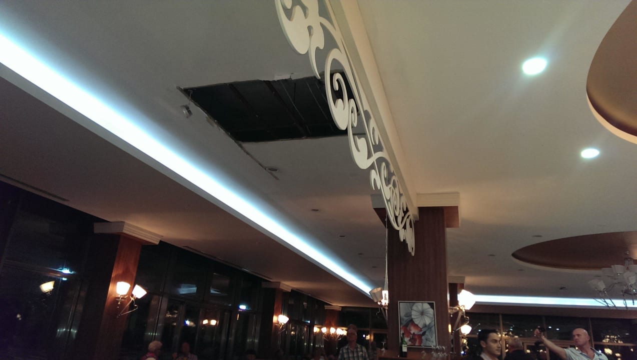 Ein weiteres Loch in der Decke Alan Xafira Deluxe Resort & Spa