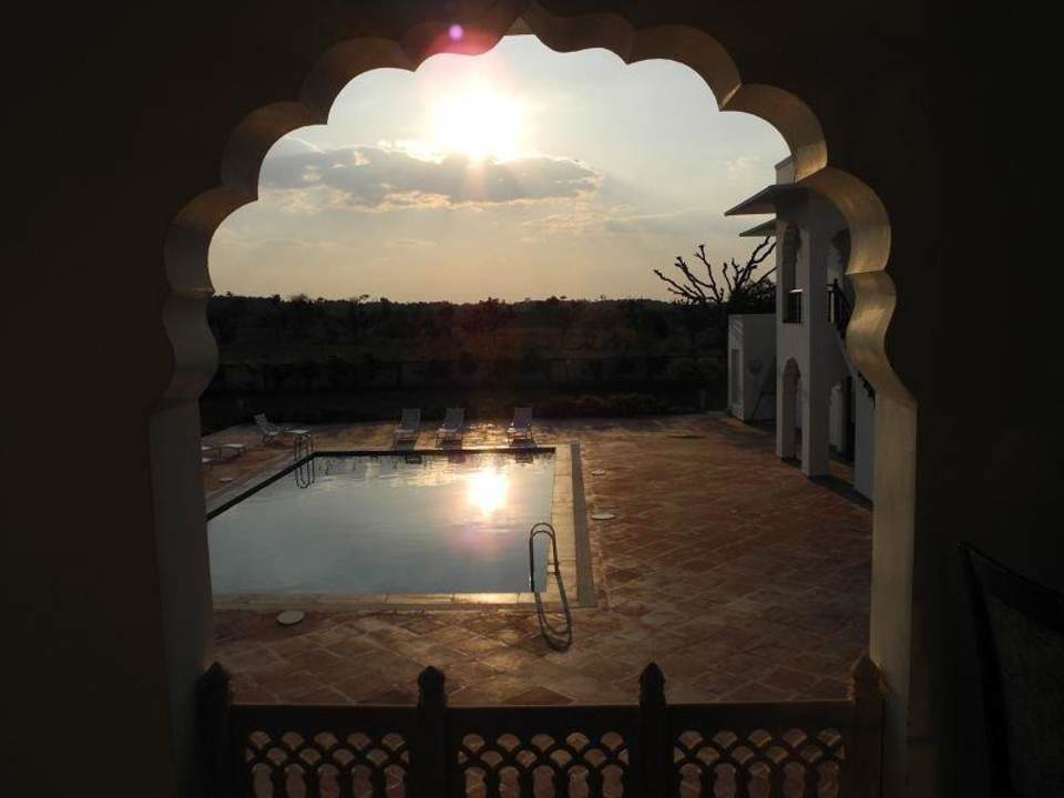 Blick vom Restaurant zum Pool Hotel Udai Vilas Palace Mandawa