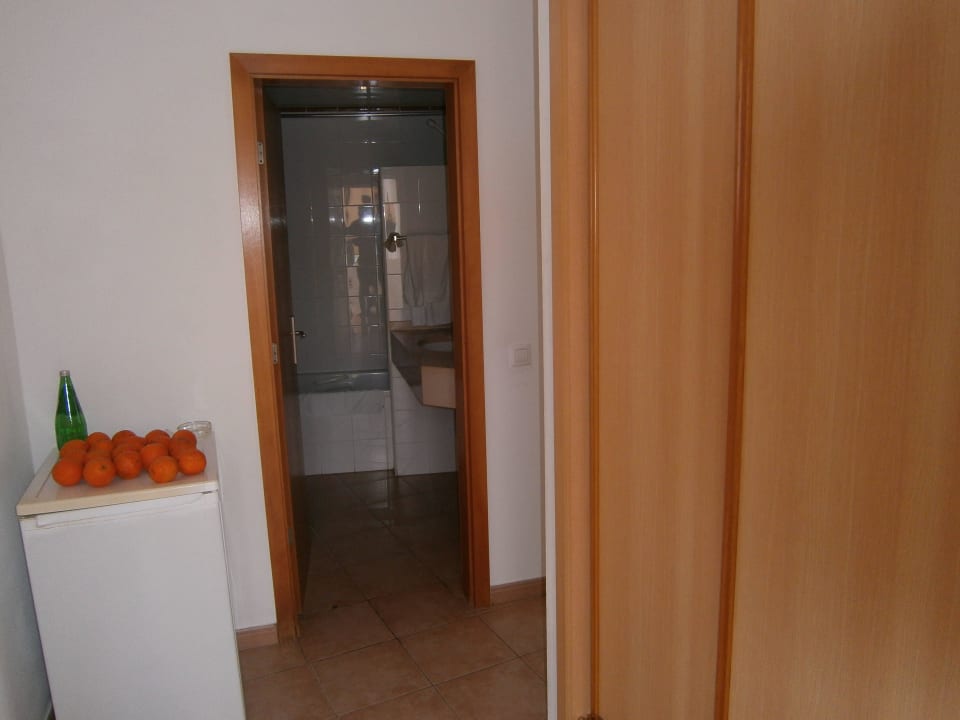 Vorraum mit Kühlschrank Hotel Luz Bay Club