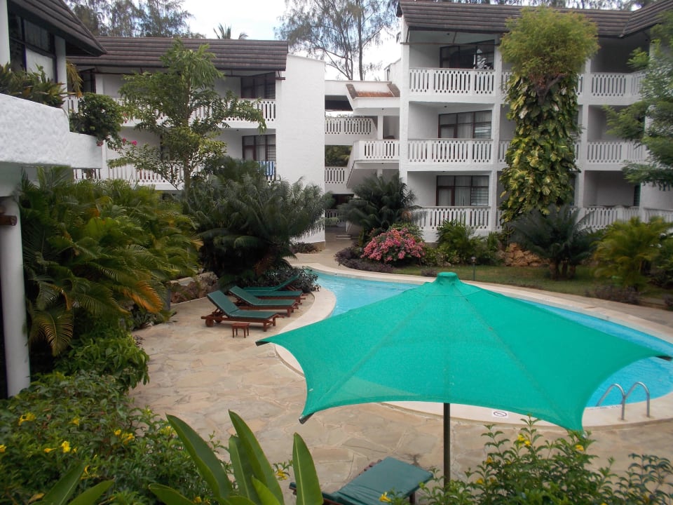 Seiteneingang Travellers Beach Hotel & Club