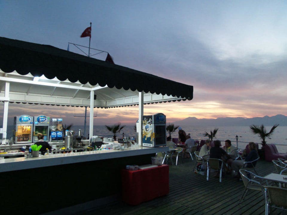 Bar auf Seebrücke Hotel Delphin Palace