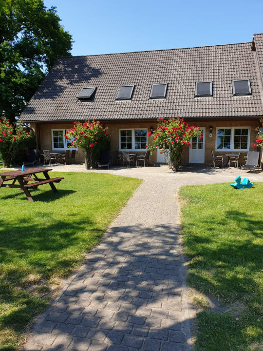Gartenanlage Ferienbauernhof Liesenberg mit Meerblick