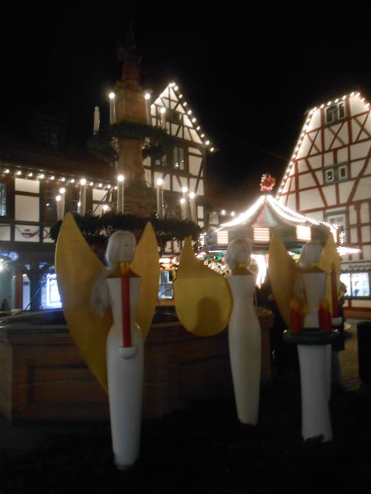 Auf dem Weihnachtsmarkt Hotel Gasthof Zum Grünen Baum