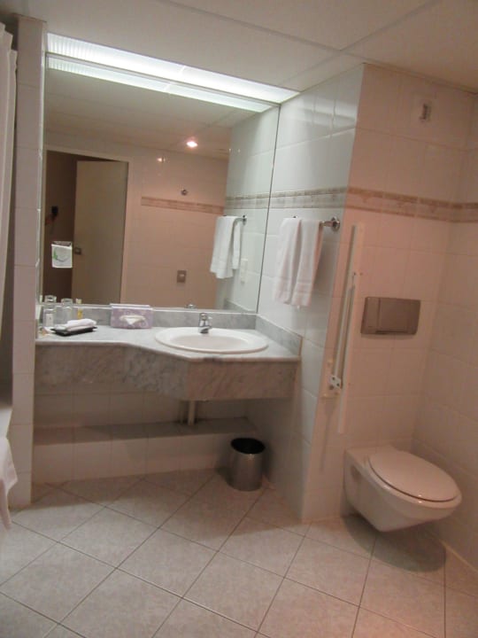 Badezimmer Hotel Millenium Paris Charles de Gaulle