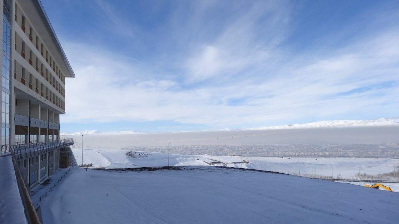 Widok z tarasu Xanadu Snow White Hotel