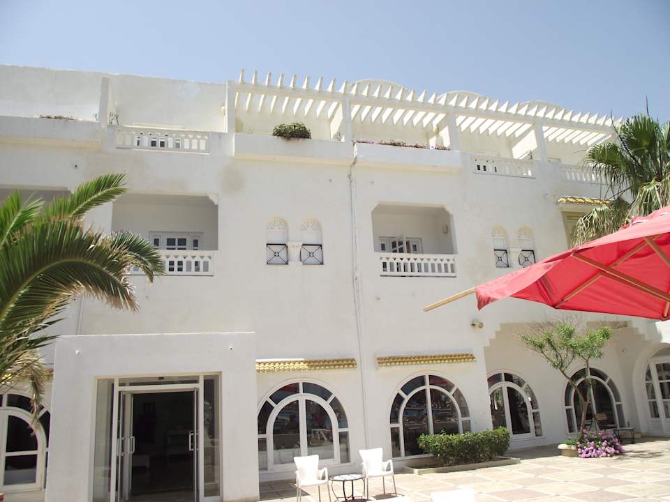 Eingang vom Pool zur Lobby Alassio Hotel and Thalasso