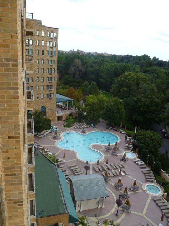 Pool Omni Shoreham Hotel