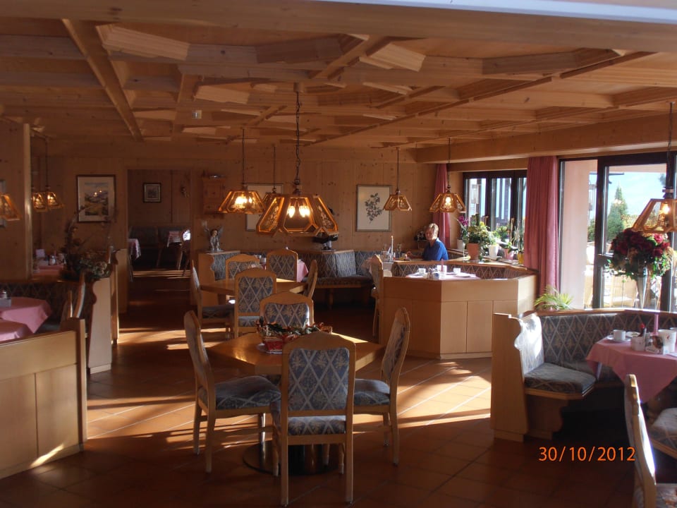 Frühstück im gemütlichen Stübchen Granpanorama Hotel StephansHof