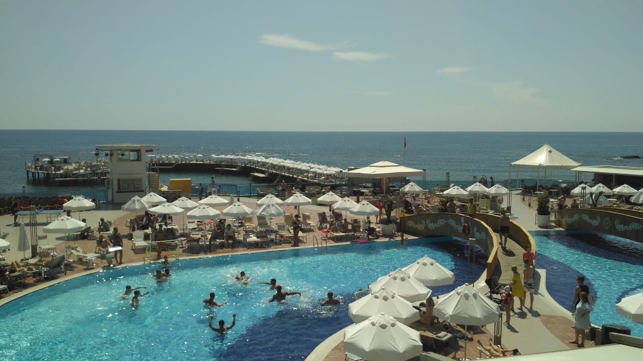 Ausblick Azura Deluxe Resort & Spa Hotel