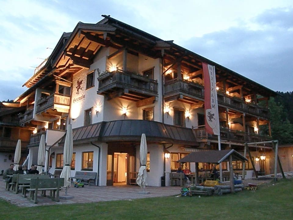 Ansicht in der Dämmerung Hotel Restaurant Hexenalm