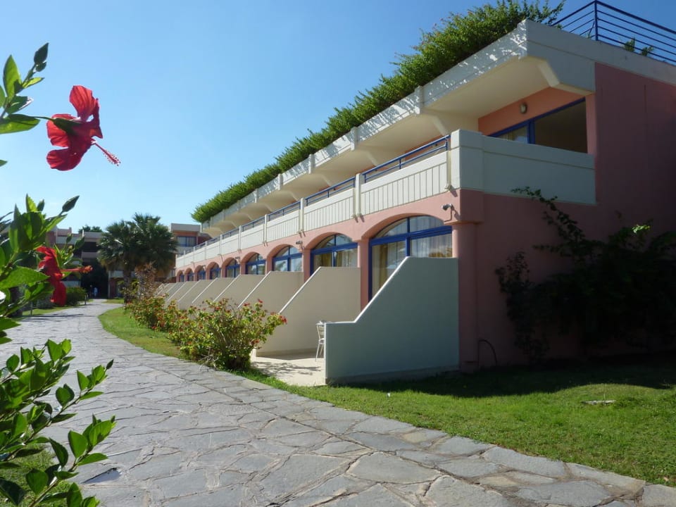 Zimmer unter der Terrasse vom Restaurant Kresten Palace Hotel
