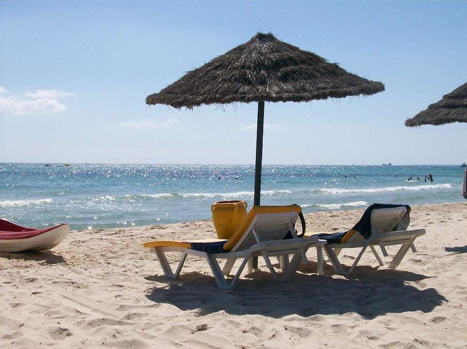 Der tolle Strand mit türkisem Meer El Ksar Resort & Thalasso