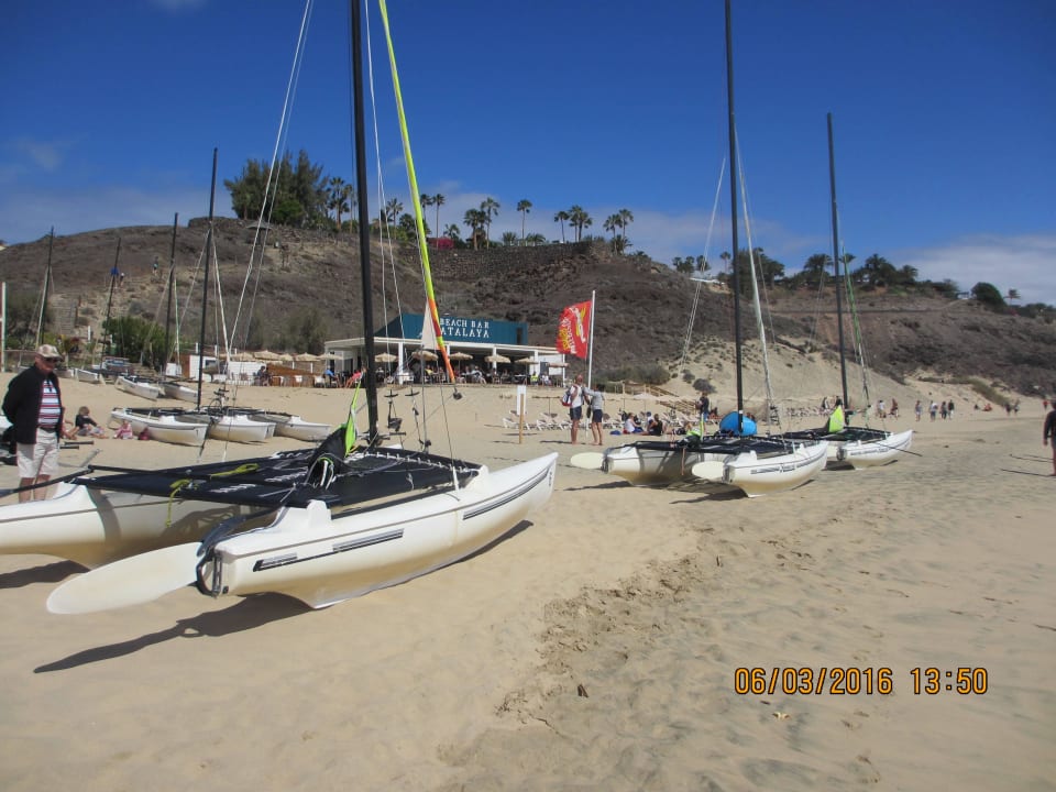 Beachbar und Katamarane für Urlauber  Club Jandia Princess