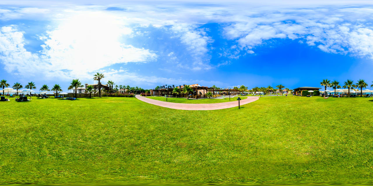 Vorderer Gartenbereich direkt vor dem Strand Megasaray Club Belek