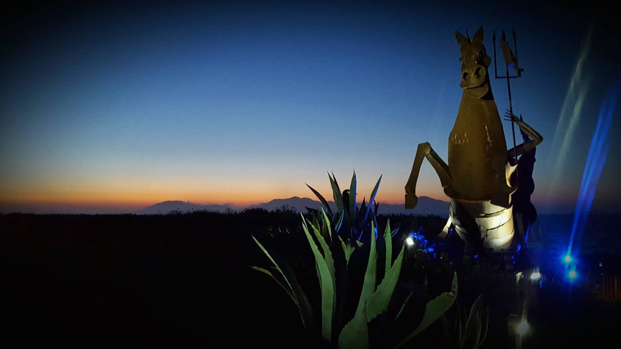 Abendspaziergang Neptune Luxury Resort