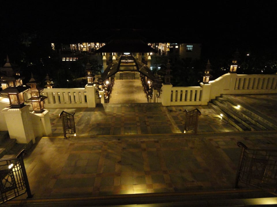 Blick von Lobby und Bar Nacht Khaolak Laguna Resort
