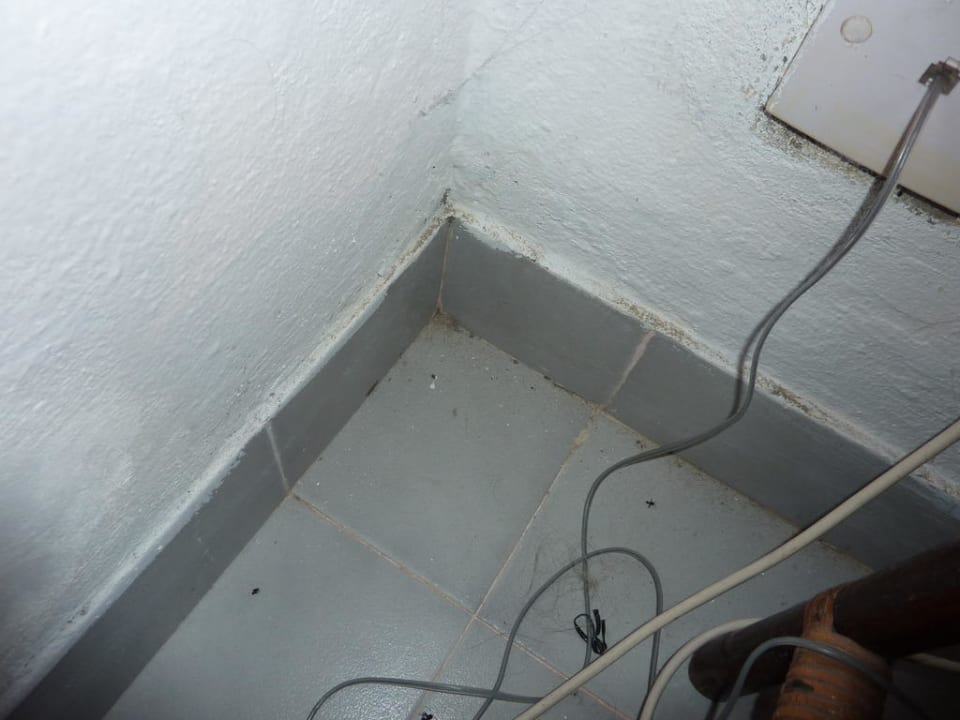 Roomboy? Embudu Village