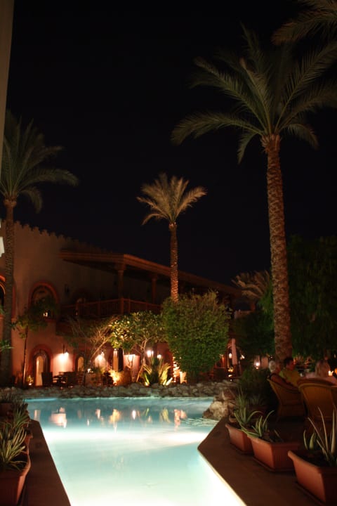 Blick vom Ghazala Cafe Richtung Hauptrestaurant Ghazala Gardens