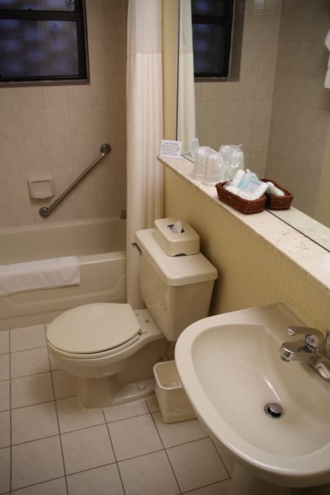 Badezimmer Clarion Hotel at LaGuardia