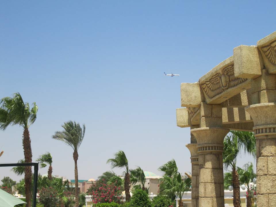 Tieffliegende Flugzeuge Mirage Bay Resort & Aqua Park