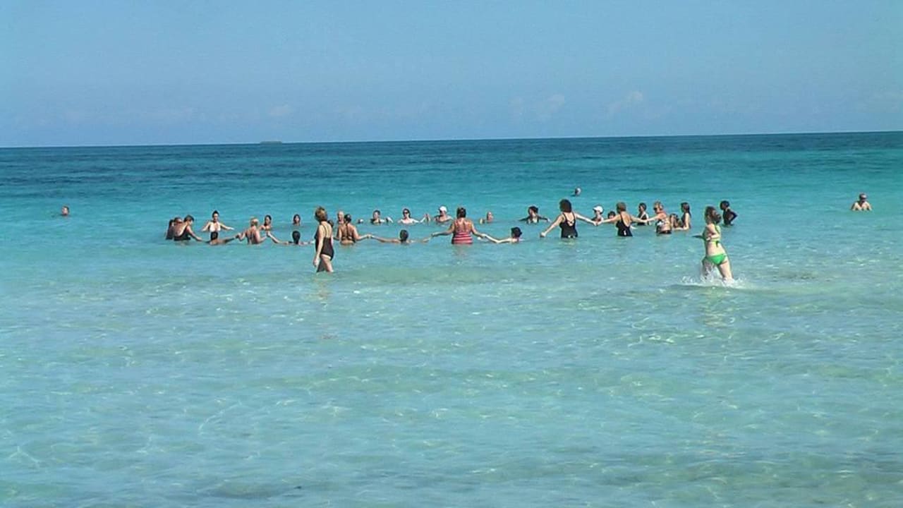 Frühsport mit Musik im Meer Iberostar Origin Laguna Azul