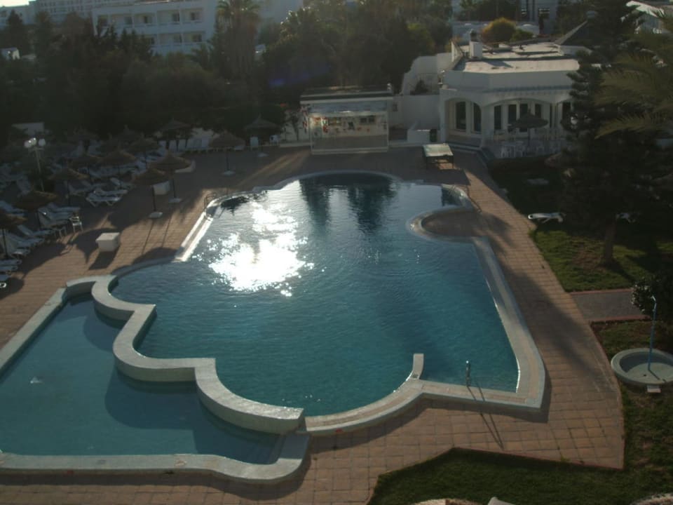 Kleiner gepflegter Pool Royal Jinene