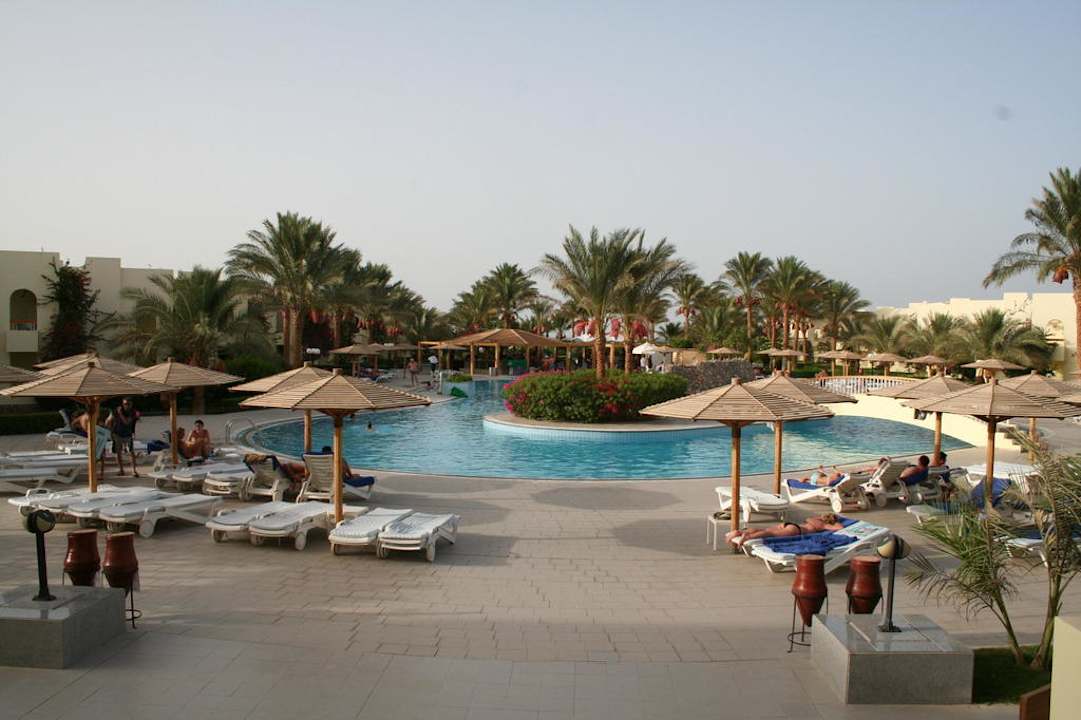 Ruhepool am Abend Palm Beach Resort