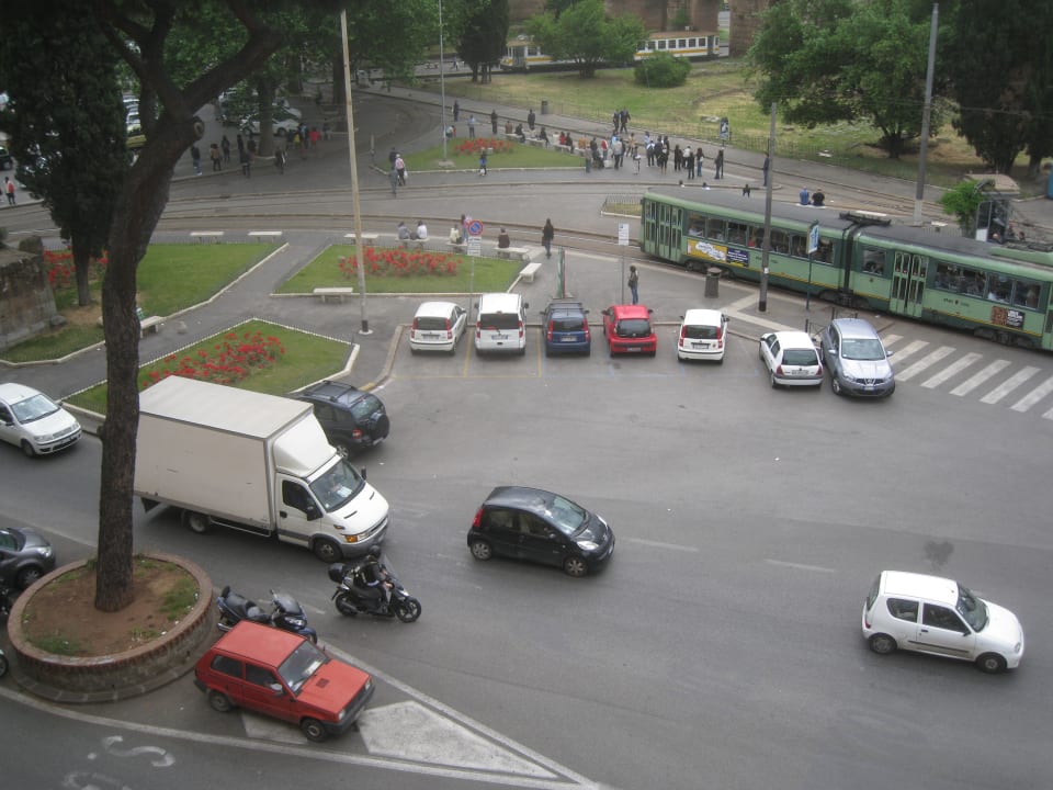 Blick vom Hotel zum vorgelegenem Platz SHG Hotel Portamaggiore