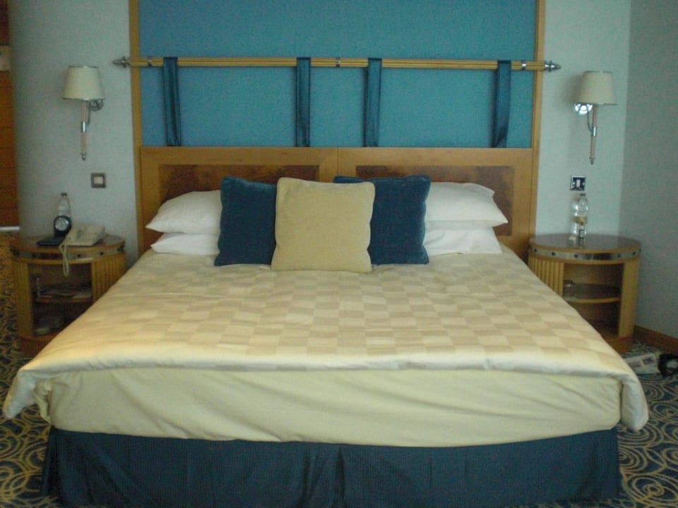 Bett Jumeirah Beach Hotel