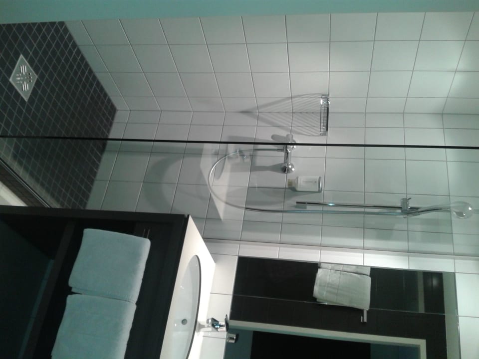 Dusche Hilton Garden Inn Innsbruck Tivoli