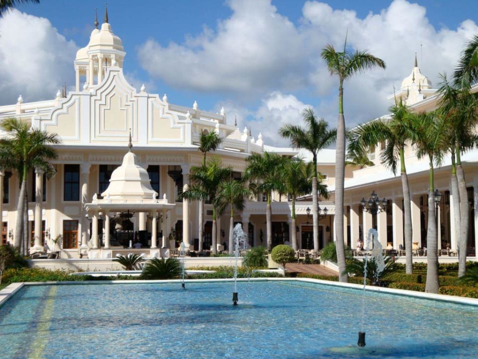 La Plaza mit Springbrunnen Hotel Riu Palace Punta Cana