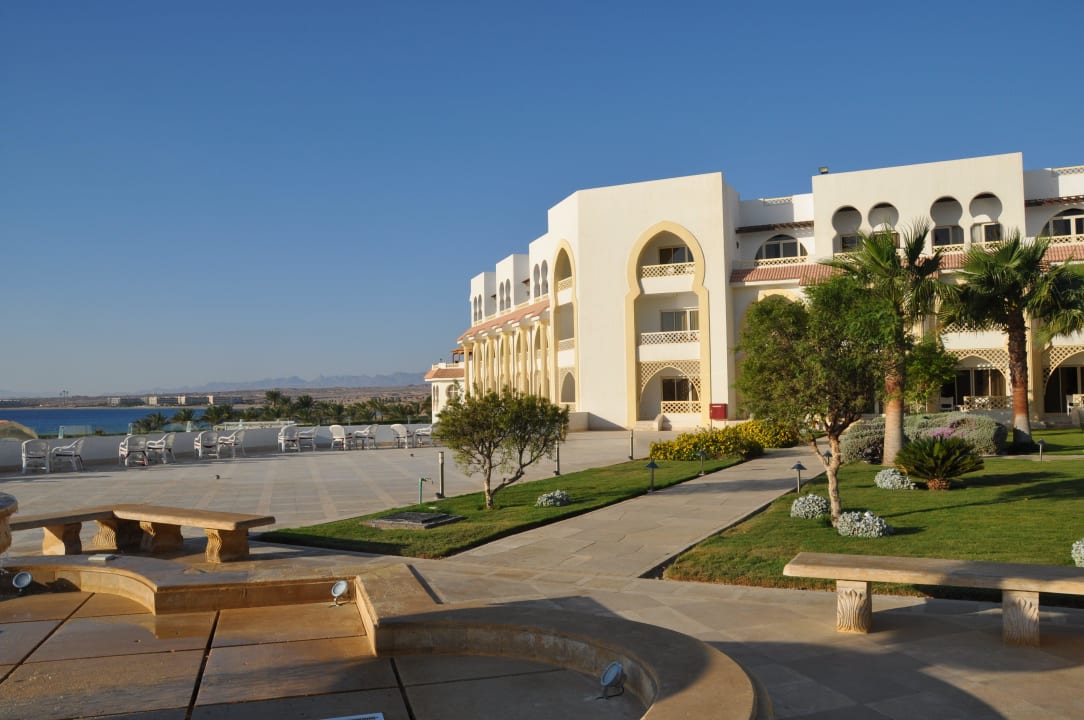 Blick zur Poolbar Old Palace Resort Sahl Hasheesh