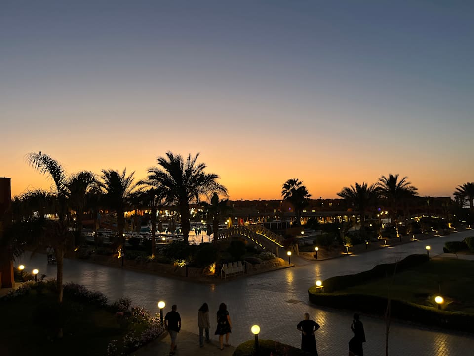 Gartenanlage Three Corners Happy Life Beach Resort