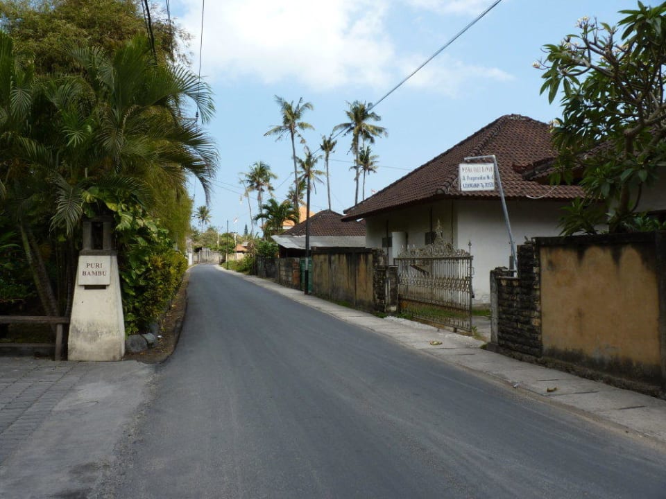 Strasse Richtung Strand Hotel Puri Bambu